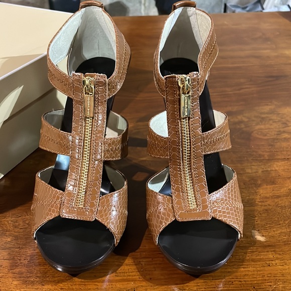 Michael Kors heels - Picture 2 of 7